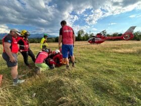 Zi de foc în Făgăraș: Două turiste salvate în paralel de Salvamont și elicopterele SMURD 42 Sursa: Salvamont Romania-Dispeceratul National Salvamont